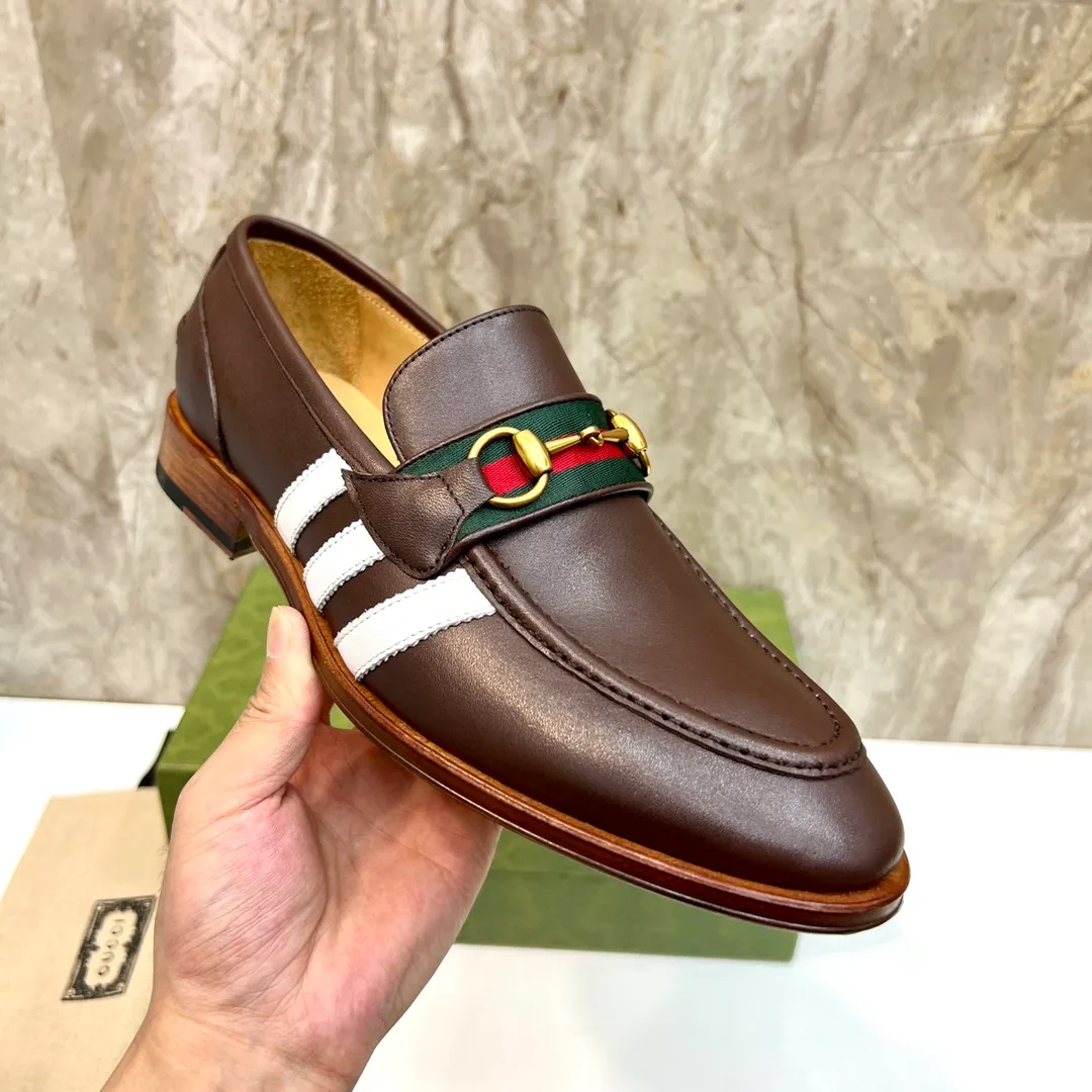 Original leather outsole P900 Brand: Co-branded Adidas｜GUCCI (Gucci) Standard code: Men's size 38–44 (45/46 can be customized) Grade: Same style as the official website Original quality Material: Original cowhide Leather lining Original leather outsole Style category: Men's fashionable casual leather shoes Distinguished big-name luxury elements top luxury Color: Actual picture